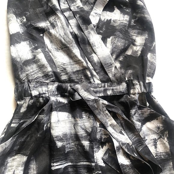 Guess Romper Size Small - Picture 4 of 8